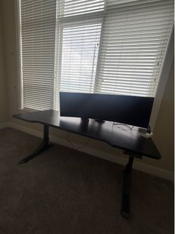 Adjustable desk