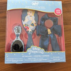 Wet Brush Detangle & Style Set Featuring Cinderella