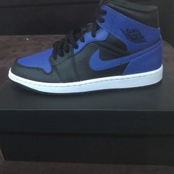 Air Jordan 1 Hyper Royals