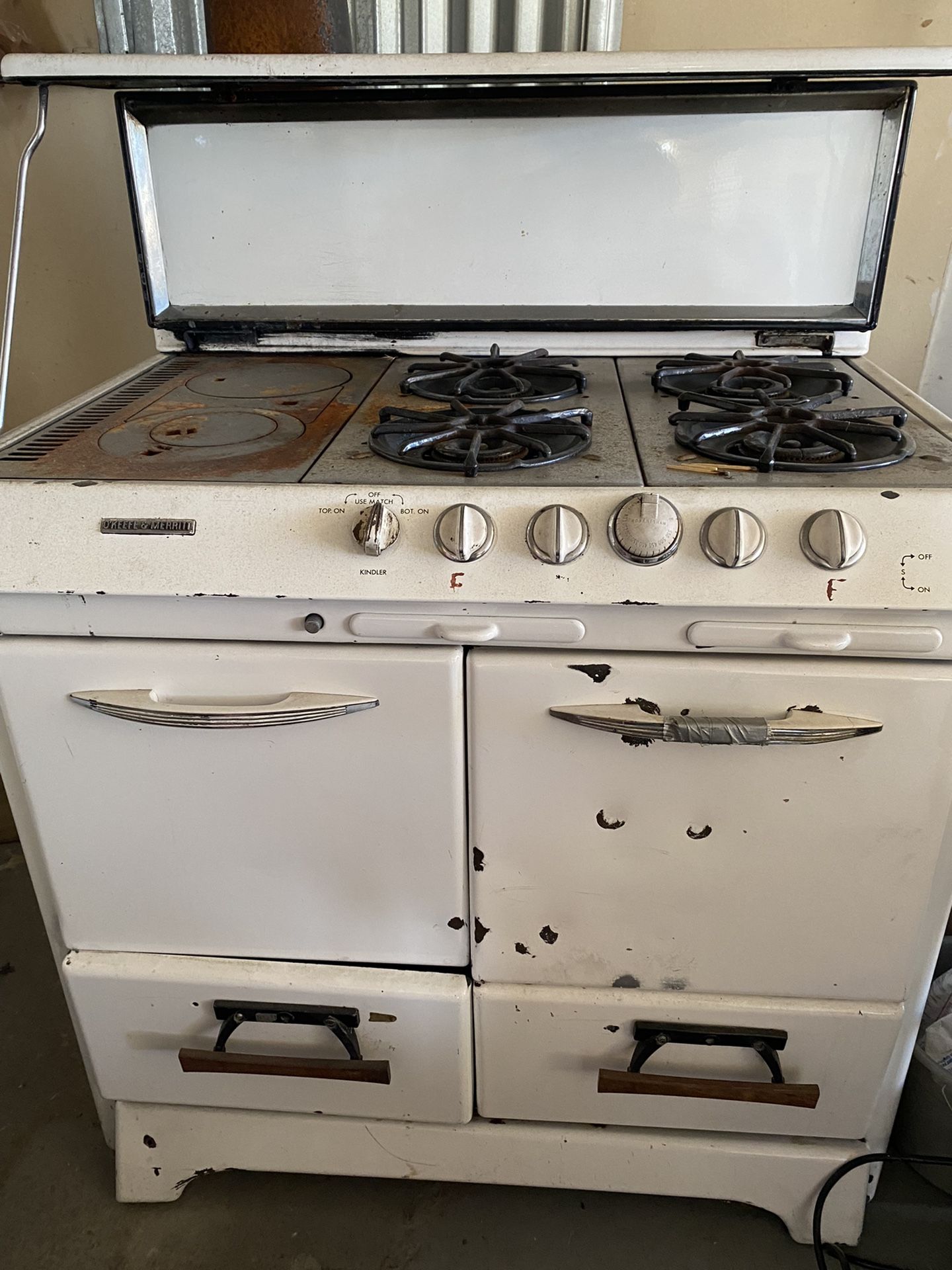 Stove. O’Keefe & Merritt Antique Stove. OBO