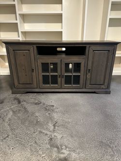 Entertainment center