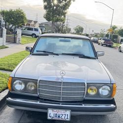 1982 Mercedes-Benz 300D Turbo Diesel