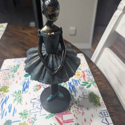 Ballerina Statue