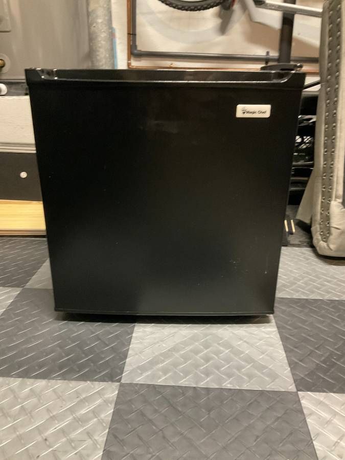 Magic Chef 1.7 cu. ft. Mini Compact-in Fridge in Black