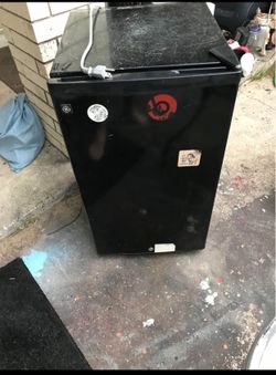 GE Mini Fridge