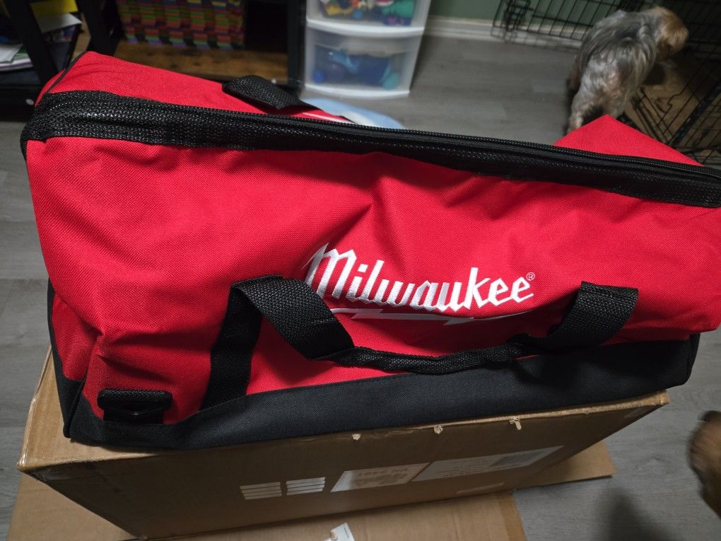 MILWAUKEE BAG L 23X13 NEW