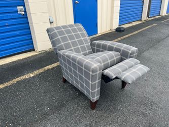 LAZYBOY PUSH BACK RECLINER CHAIR