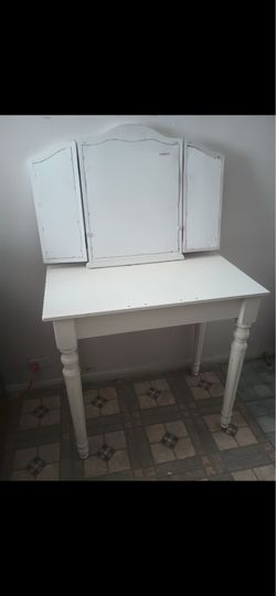 Vanity (white)