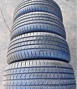 225/50/18 Vendo set de Tires con 80% de vida las 4