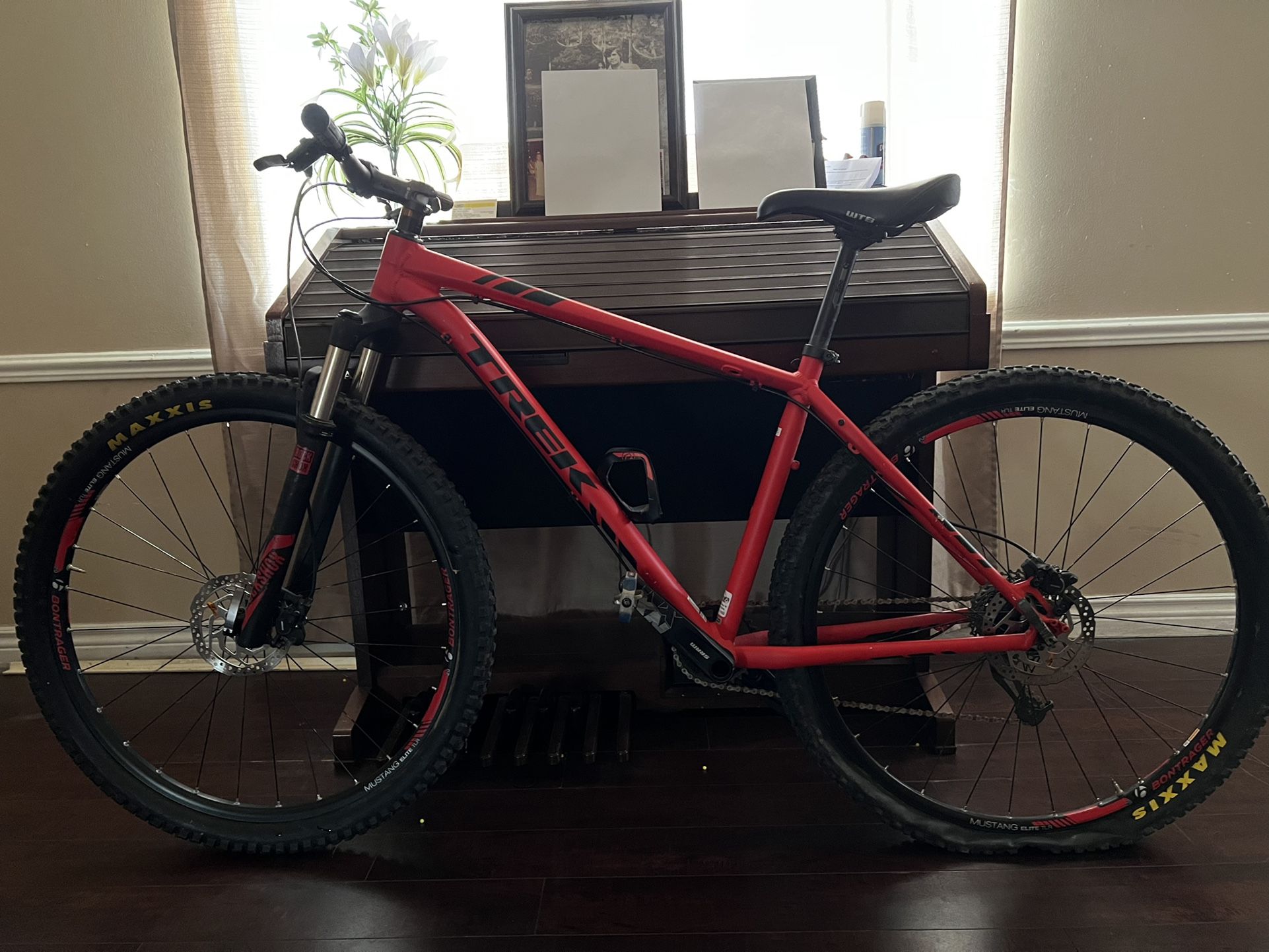 2017 2018 TREK mountain bike 19.5 GOLD Alpha Aluminum Frame X