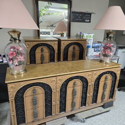 Bedroom Set (Dresser, Night Stands, Mirror AND lamps)