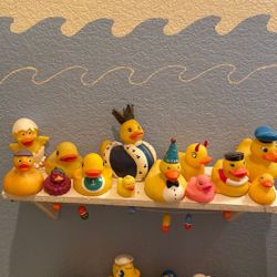LOTS of RUBBER DUCKS & Duck Decor