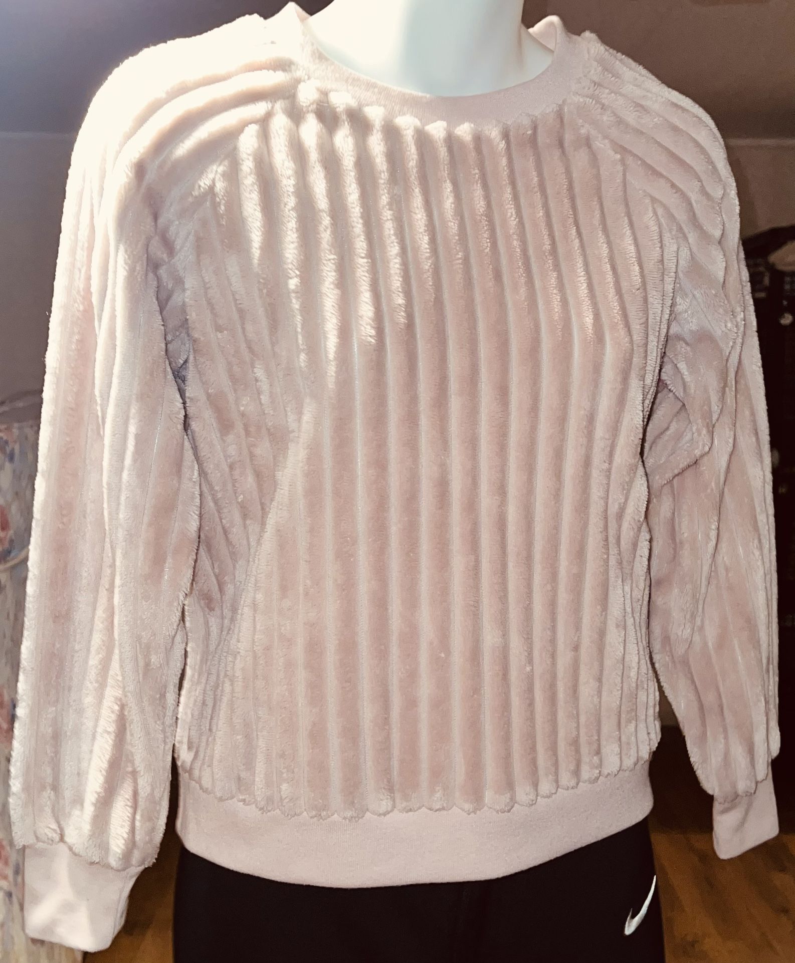 Very Nice Sweater Size( Xs ) Very Good Condition Only $10
