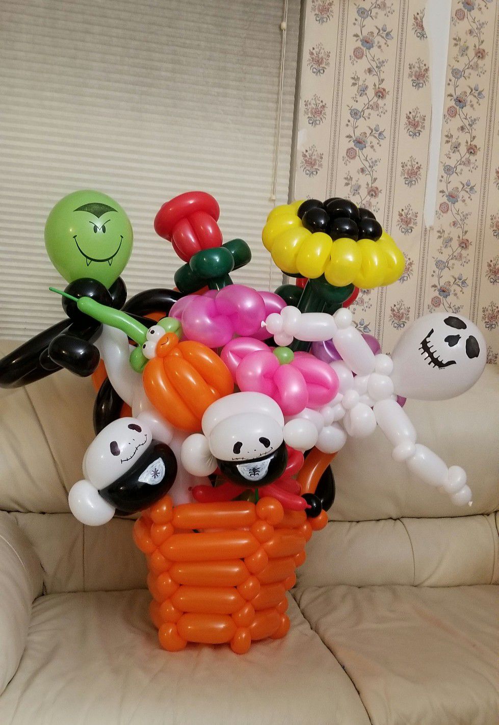 Halloween balloons baskets decorations