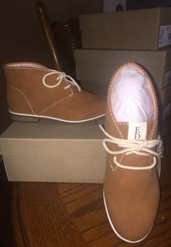 Girl boots by Ellen Degeneres size 2Y new