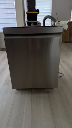 LG Dishwasher (like new)