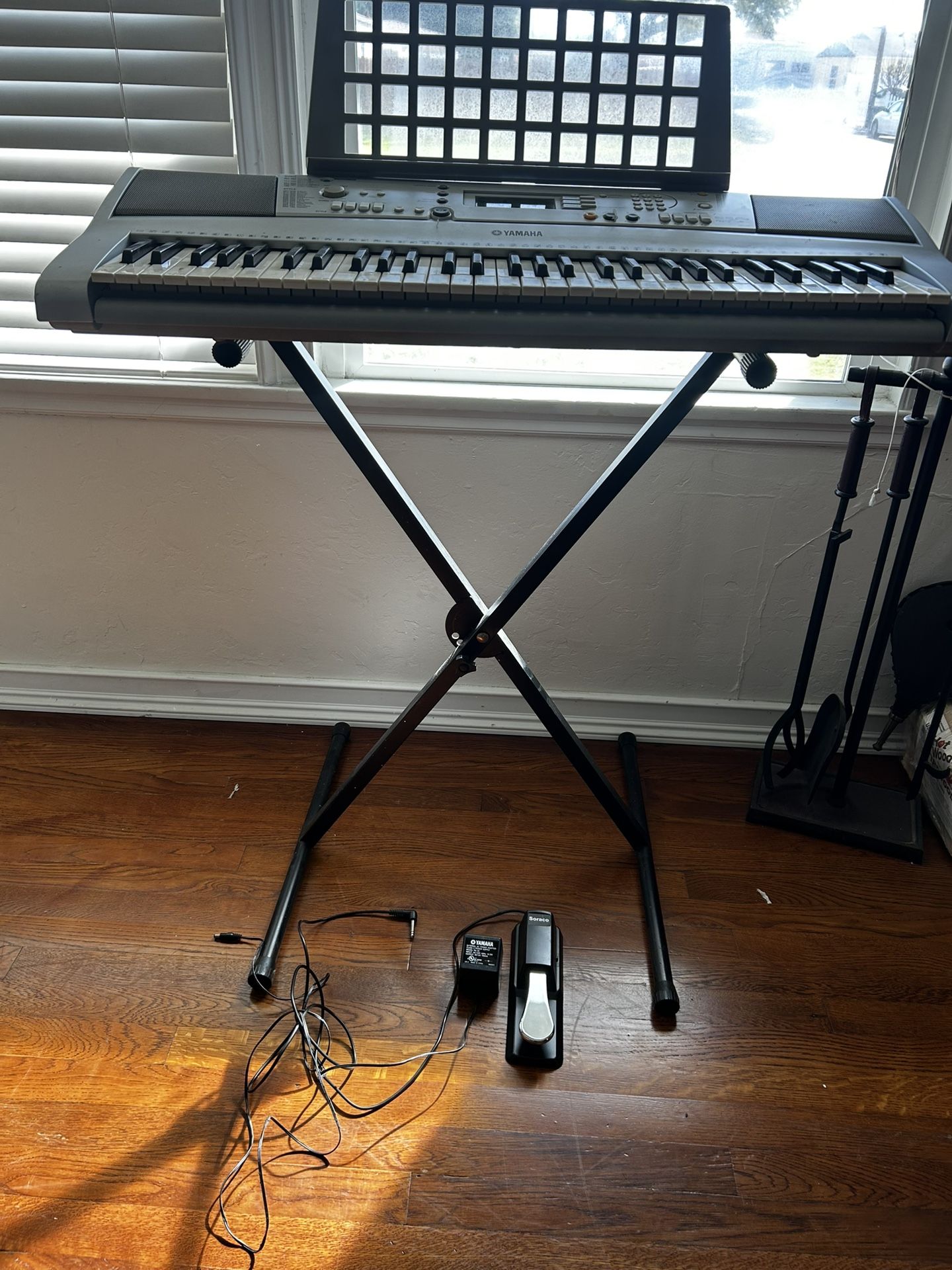 Yamaha Keyboard YPT-300