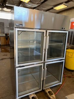 Commercial refrigerator