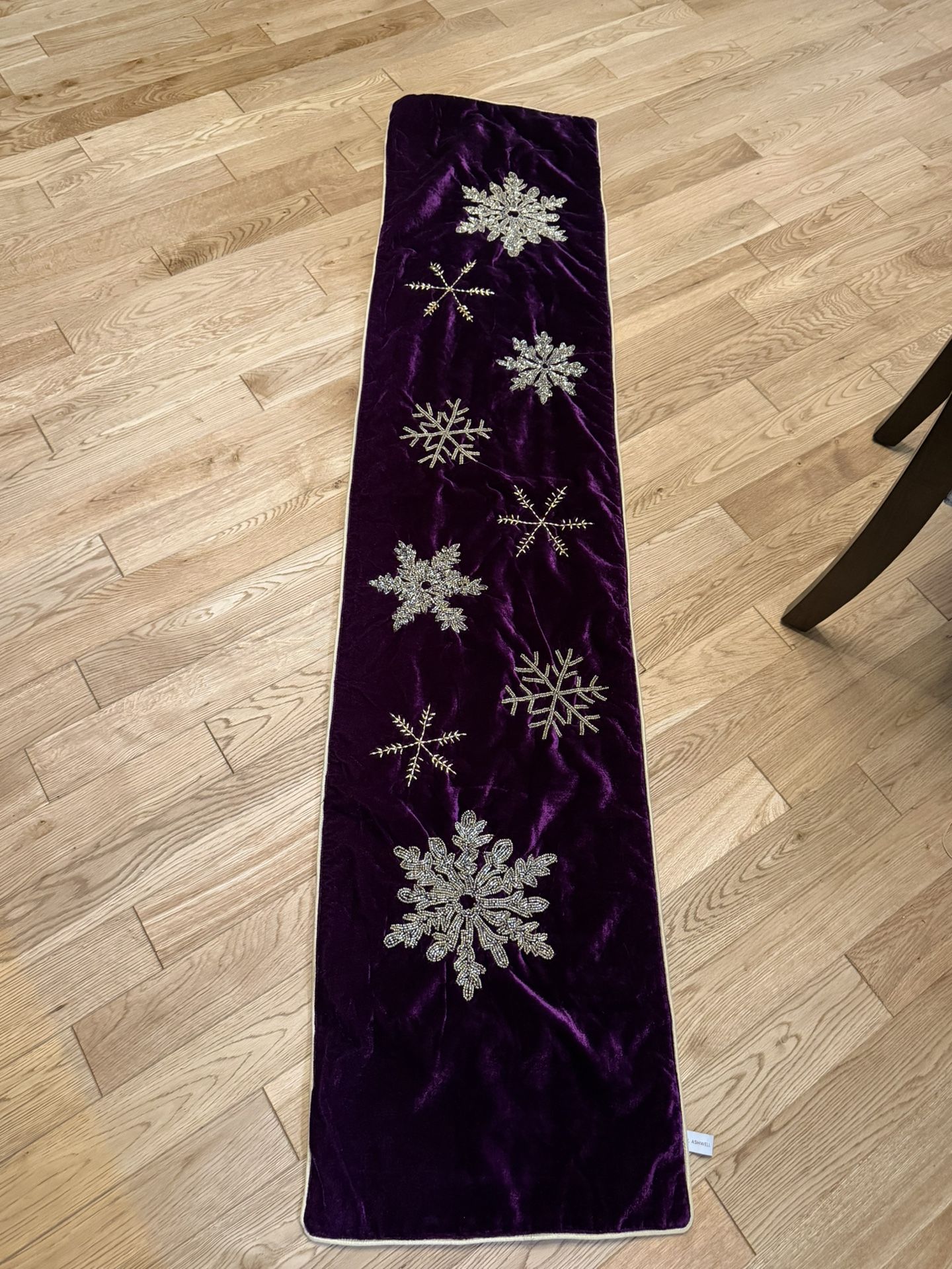 Beatifful Christmas Rachel Ashwell Velvet Purple Gold Snowflake Table Runner 062404