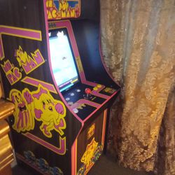 Pac-Man Arcade Game 