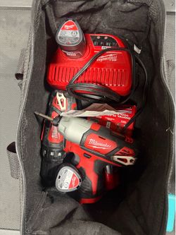 Milwaukee 12 V drill and driver