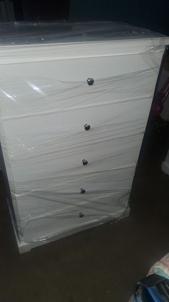 Chest With 5 Drawers 220 Free Delivery Local