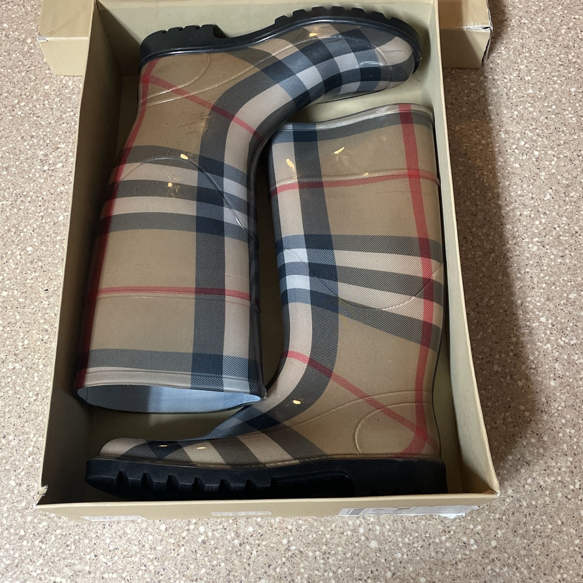Burberry rainboots 