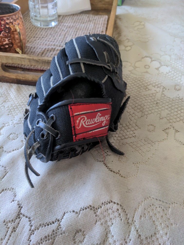 Rawlings Baseball Glove Used.
