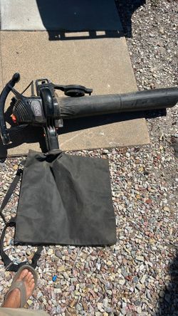 Black & Decker blower/vacuum/mulcher electric plug-in Black & Decker blower/vacuum/mulcher electric plug-in