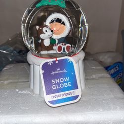 Frosty Friends Snow Globe