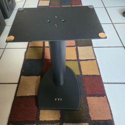 VTI DFC19 19in Central Channel Speaker Stand