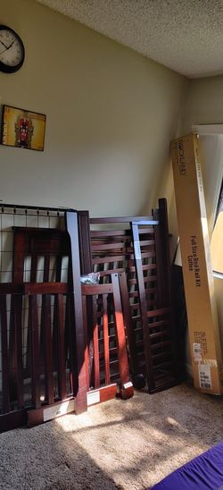 Convertible crib