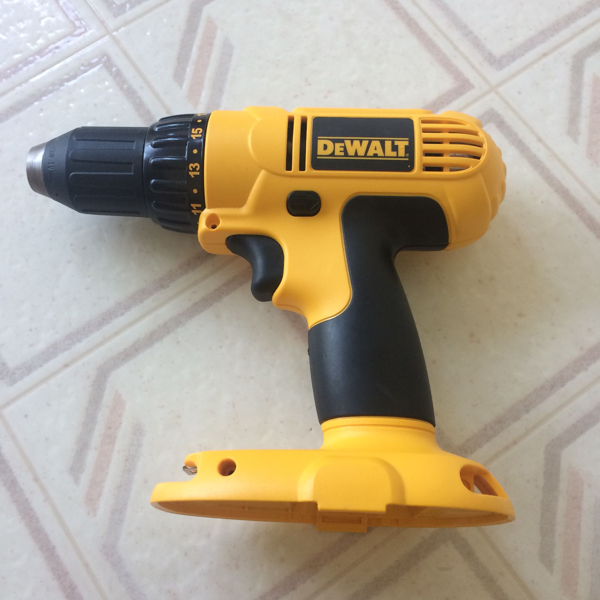 Alfabeto Email Pautas New DeWalt DC759 18V NiCd 1/2” Cordless Drill/Driver for Sale in Old Bridge  Township, NJ - OfferUp