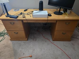 Computer desk cheap nice! Big 6ft long 80$ OBO