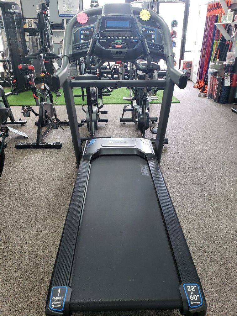 Horizon Fitness 7.4AT Folding Treadmill 