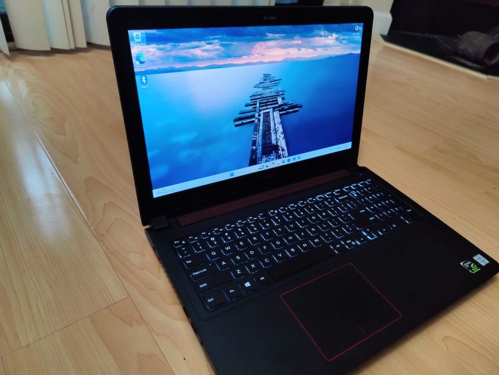 Dell Inspiron 15" 7559 16RAM 1TB SSD i7 Nvidia Gefore Windows 11