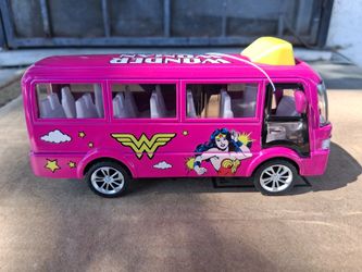 Hot Wheels 🔥 🌶 Wonder woman bus Best Kingdom Die cast. 1:32 Scale Pull Back 