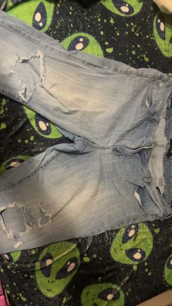 Ripped skinny jeans
