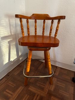 Vintage Wooden Bar Stool – Spindle Back