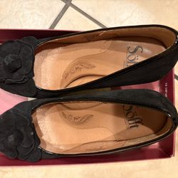 Sofft Fiorella Black Suede Floral Round Toe Slip On Heels Size 6.5
