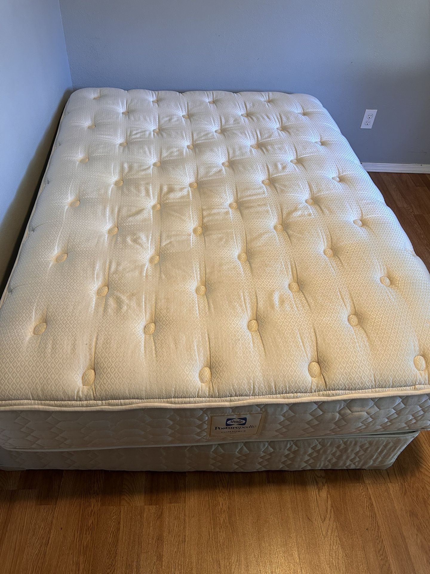 Full Size Bed With Box Springs
