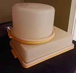 Tupperware Cake Takers