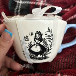 Alice In Wonderland & Disney Princess Measuring Cups 