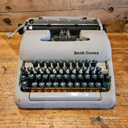 📌Professionally Serviced ✨ | 1959 Smith-Corona Clipper ⌨️ | ORATOR Typeface (6cpi) 🖋️ | $475
