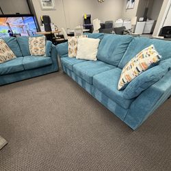 Keerwick Sofa Love Seat 