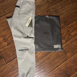 Essentials Sweats Cuffed “Dark Oat” Size Xs