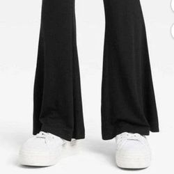 Schitt’s Creek’s New Pants Size Medium