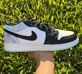 Size 7 - Jordan 1 Low SE Tie Dye
