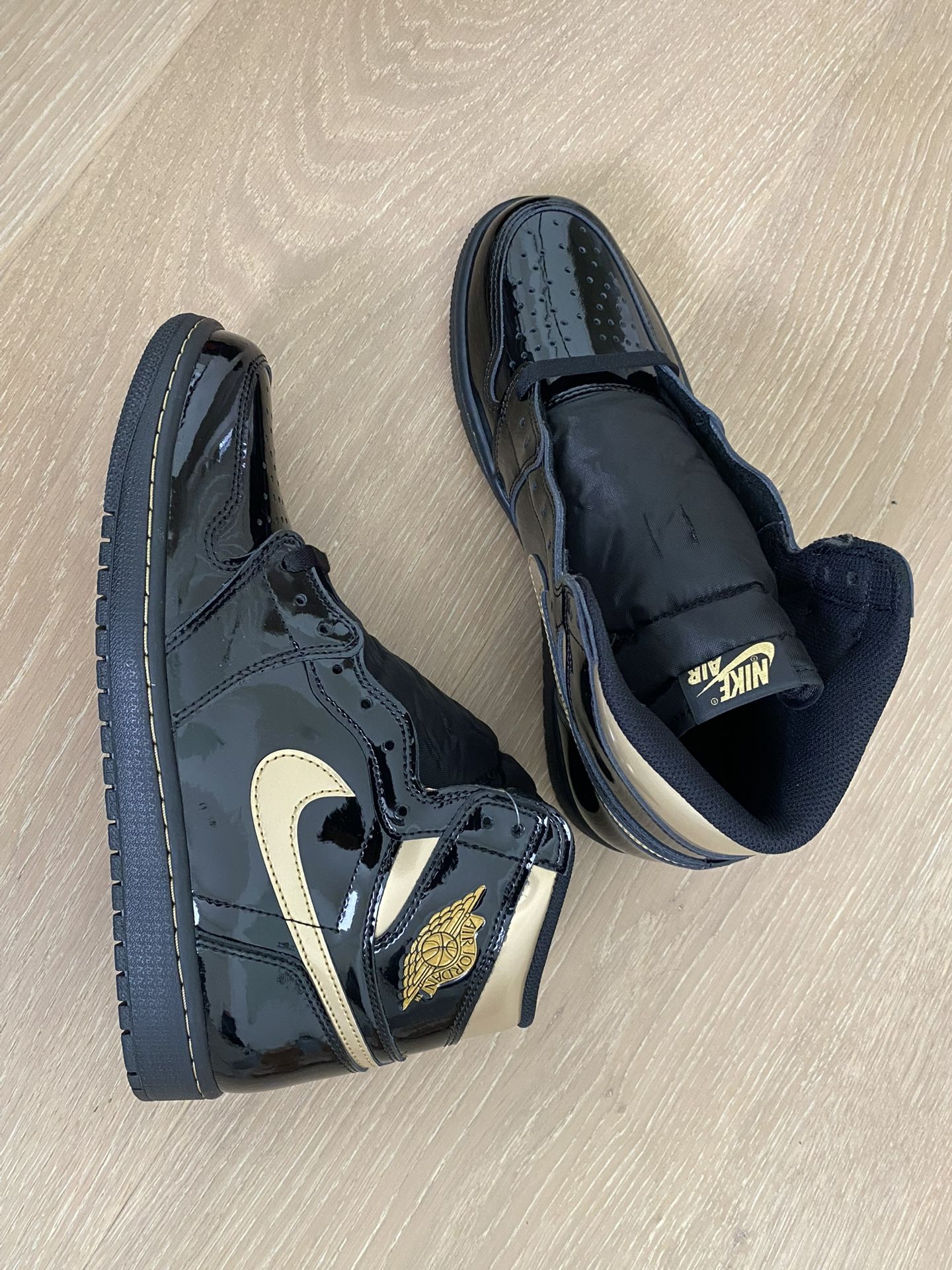 Jordan 1 Retro High Black Metallic Gold - 10M