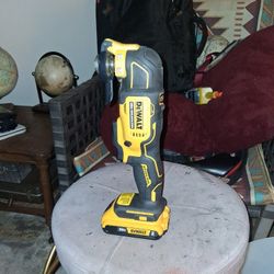 Dewalt 20v  Max XR Osculating Tool Like New